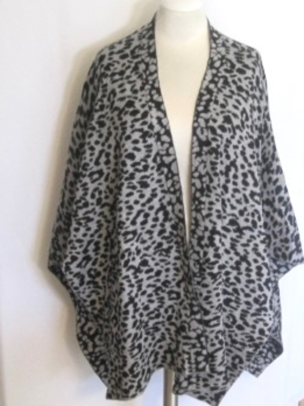 Rebecca MInkoff Leopard Print Knit Ruana/Shawl